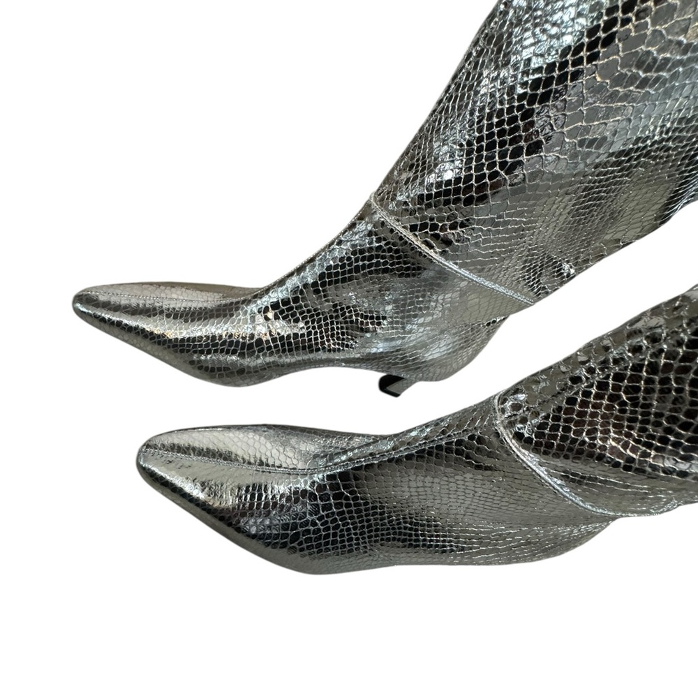 NWOT STEVE MADDEN Woman’s NEWLYN Silver Knee High Boot, 6M - Picture 9 of 13